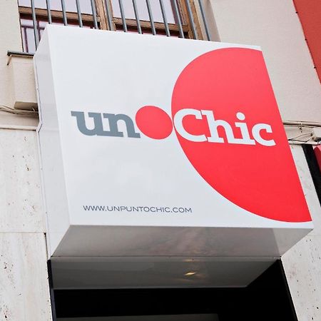 Hospedium Hostal Un Punto Chic ウエスカ エクステリア 写真