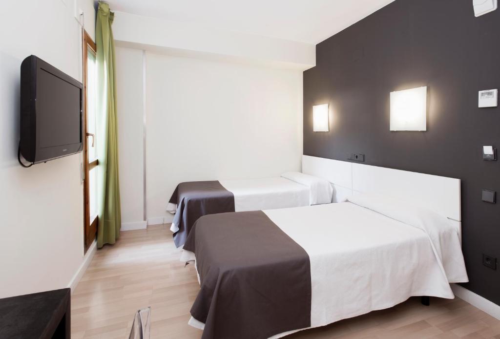 Hospedium Hostal Un Punto Chic ウエスカ エクステリア 写真