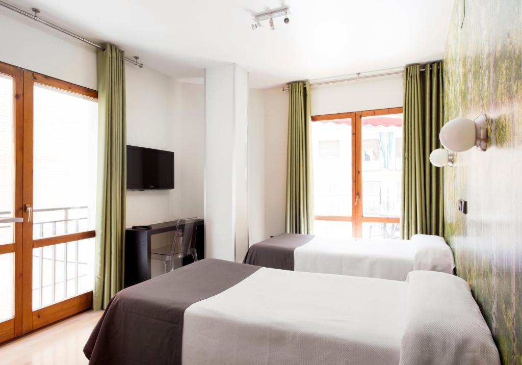 Hospedium Hostal Un Punto Chic ウエスカ エクステリア 写真