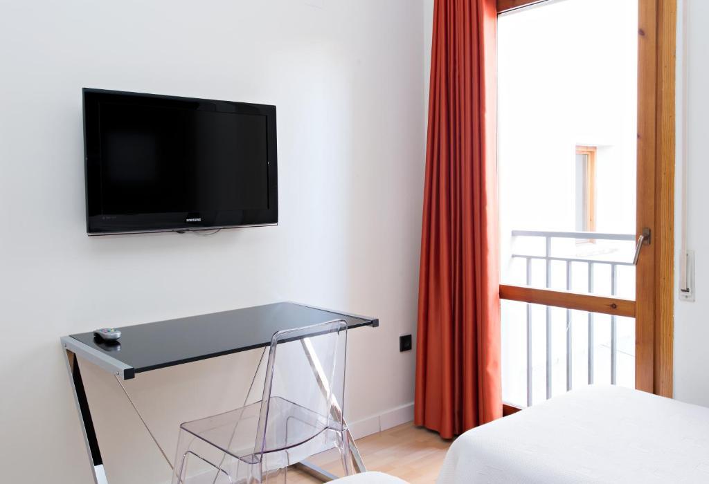 Hospedium Hostal Un Punto Chic ウエスカ エクステリア 写真