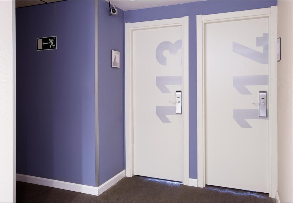 Hospedium Hostal Un Punto Chic ウエスカ エクステリア 写真