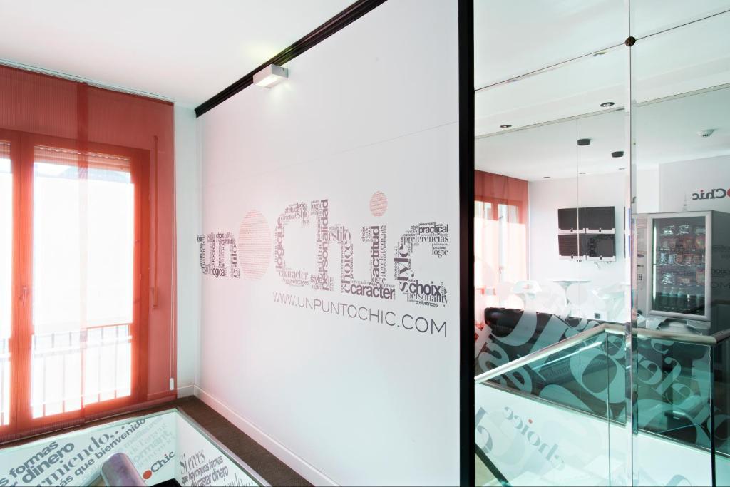 Hospedium Hostal Un Punto Chic ウエスカ エクステリア 写真