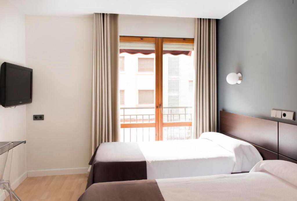 Hospedium Hostal Un Punto Chic ウエスカ エクステリア 写真